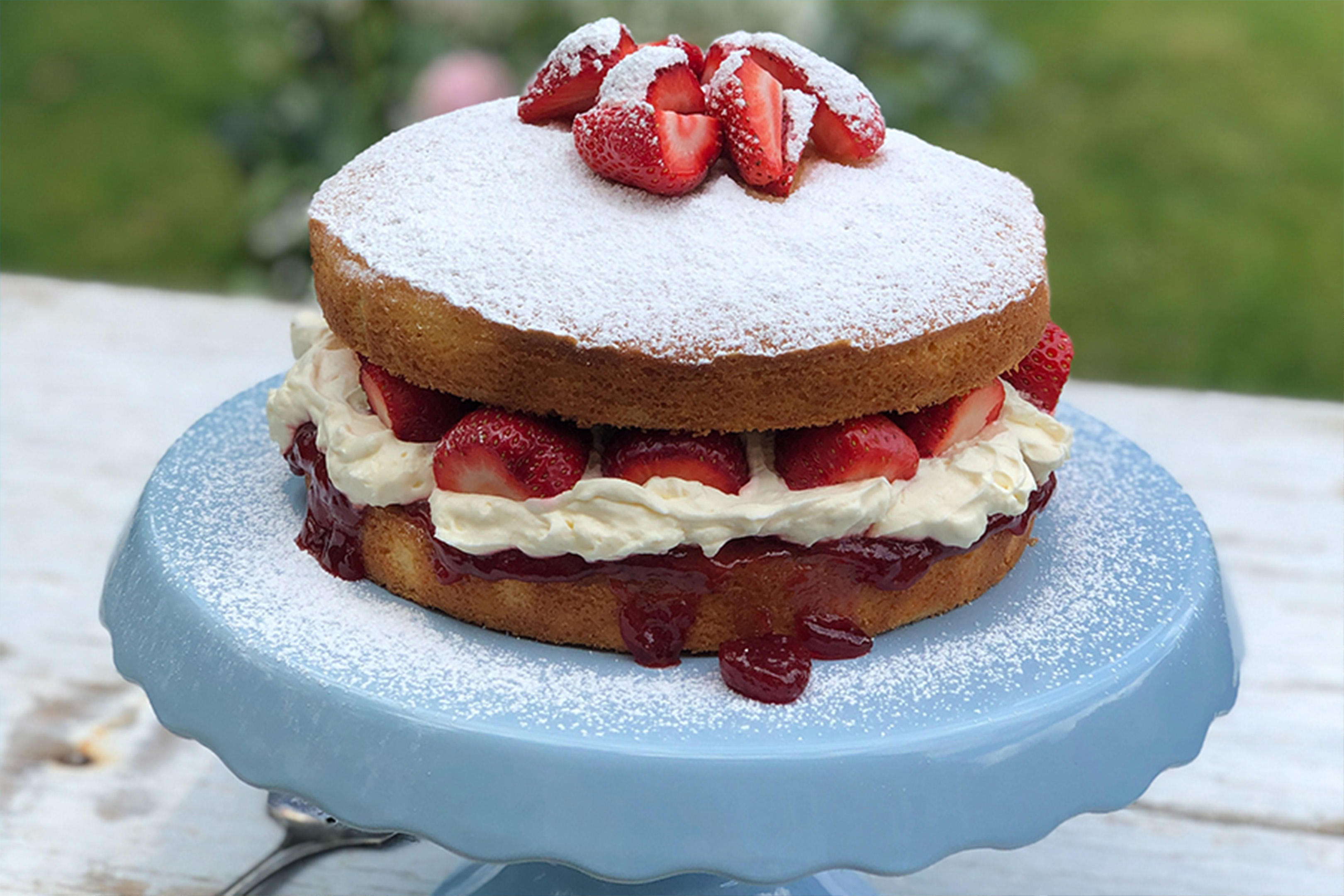 Victoria Sponge Sabotage: A Leaky Mystery