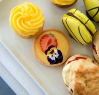 Close up on macaroons 
