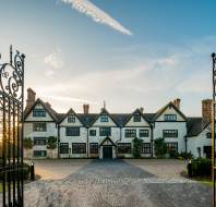 Front view on Stanbridge Earls Manor House