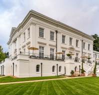 Mansion house with open-air terrace