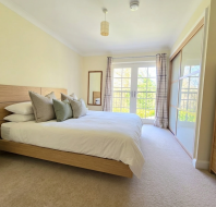 Mote House 21 Alexander Court Master Bedroom