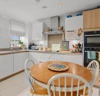 11 Lyons Mews at Redwood - Kitchen