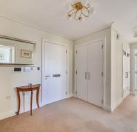 33 Pembroke Court entrance hall