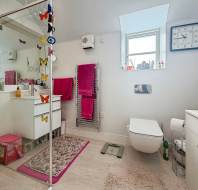 14 Walled Garden at Stanbridge Earls - Bathroom