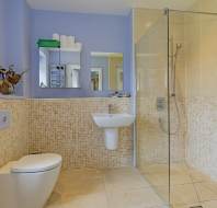 2 St Elphin's House at St Elphin's Park - Ensuite shower