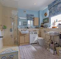 2 St Elphin's House at St Elphin's Park - Ensuite shower