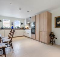 14-Smyth-Court-Redwood-kitchen