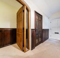 4-Stanbridge-Manor-Stanbridge-Earls-hallway