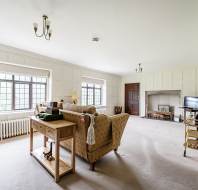 4-Stanbridge-Manor-Stanbridge-Earls-living-room-2