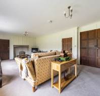 4-Stanbridge-Manor-Stanbridge-Earls-living-room