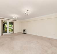 11-Padgetts-Court-Clevedon-living-dining-2