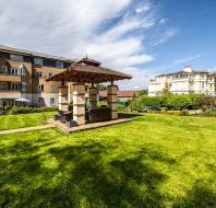 16-Beech-Court-Willicombe-Park-garden-4