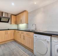 16-Beech-Court-Willicombe-Park-kitchen-2