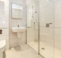 1 Chalfont House at Chalfont Dene - shower room