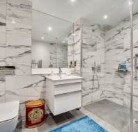 7-Danvers-Lodge-Stanbridge-Earls-shower-room