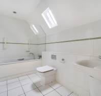 7-Garden-Walk-Mote-House-bathroom