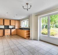 7-Garden-Walk-Mote-House-kitchen-dining-room