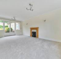 7-Garden-Walk-Mote-House-living-room-1