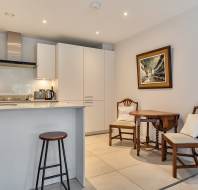 25 Kenne Court at Stanbridge Earls - kitchen