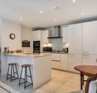 25 Kenne Court at Stanbridge Earls - kitchen