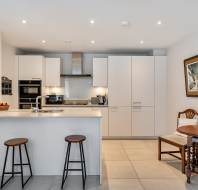 25 Kenne Court at Stanbridge Earls - kitchen