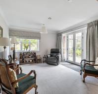 25 Kenne Court at Stanbridge Earls - living room