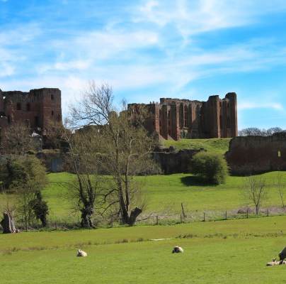 Castle Kenilworth on a summer day
