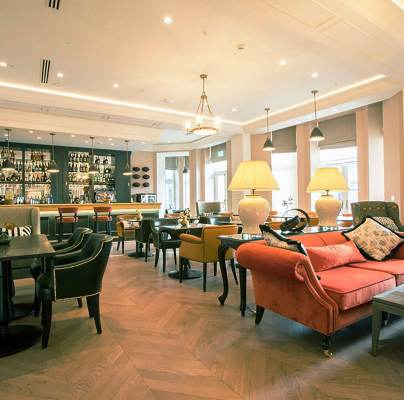 Luxurious bistro with coral-coloured sofa