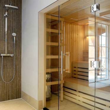 Luxurious showers and sauna