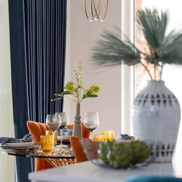 Table with wine glasses and a vase