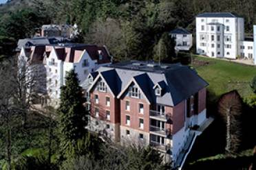 Vines court exterior