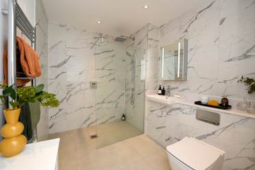 Beautiful new show apartment at Wycliffe Park - Shower room