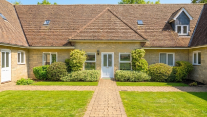 20 Garden Walk at Mote House - Exterior Front