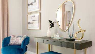 Fine-art dressing table